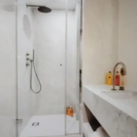 Bright And Sapcious 3-room