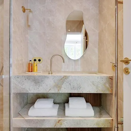 Bright And Sapcious 3-room * Париж
