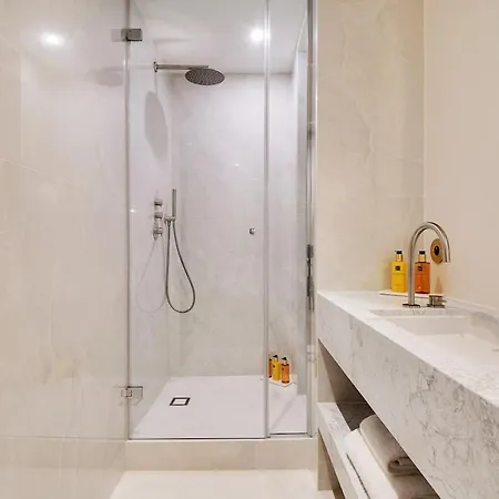 Bright And Sapcious 3-room