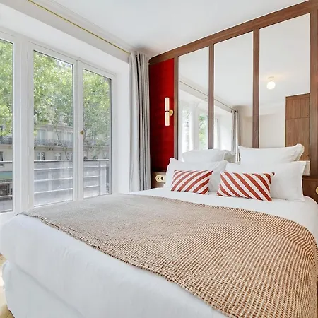 Bright And Sapcious 3-room Апартаменты Париж