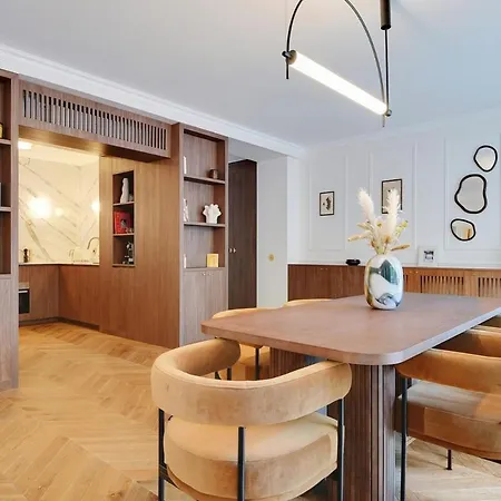 Bright And Sapcious 3-room Париж