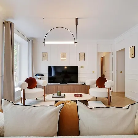 Апартаменты Bright And Sapcious 3-room Париж