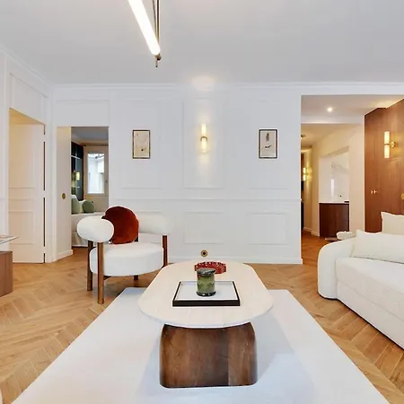 Bright And Sapcious 3-room *