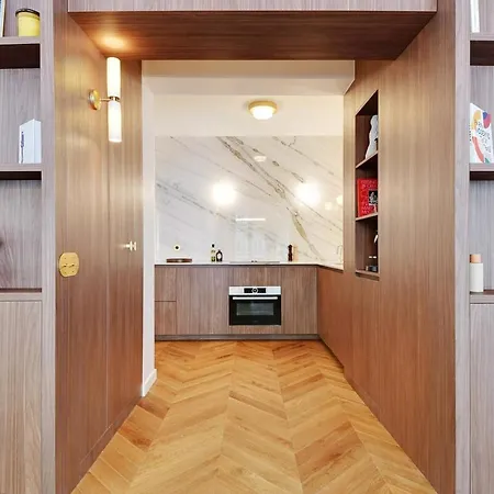 Апартаменты Bright And Sapcious 3-room