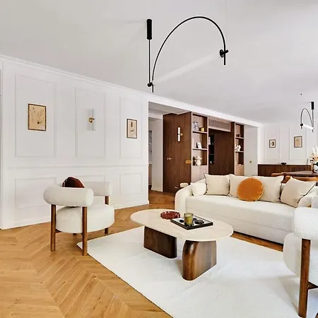 Апартаменты Bright And Sapcious 3-room Париж