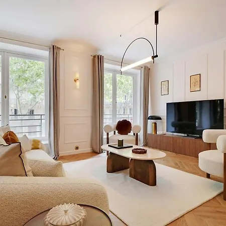 Bright And Sapcious 3-room Париж